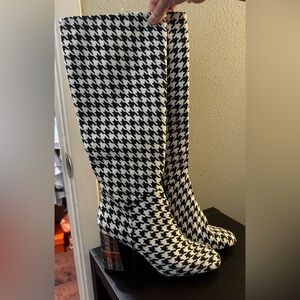 Betsey Johnson Harmoni Boots